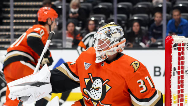 20250924_Kings_Ducks_Robinson_0345