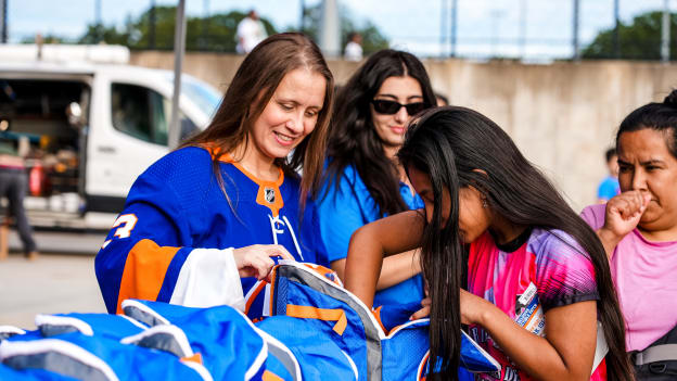 20250827_BackpackDistribution-11