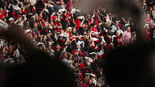 22_250420_CARvsNJD_RD1_GM1_CC102400