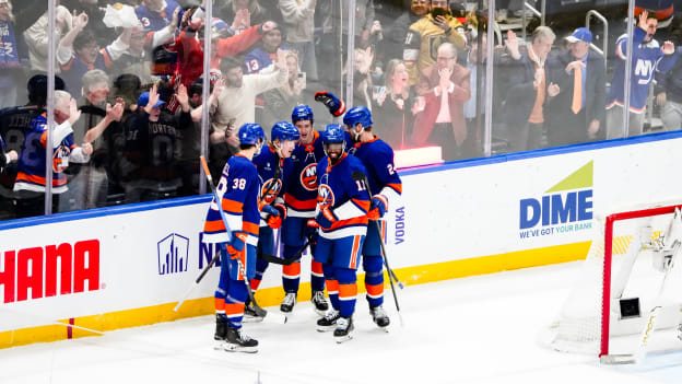 20251209_NYI_VGK_SIMONGOAL-6