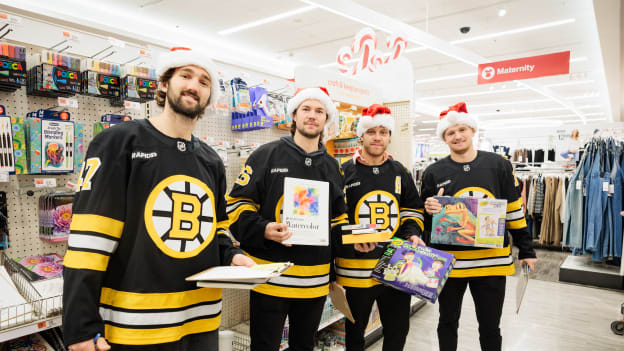 20251110_NG_Bruins_HolidayShopping_118