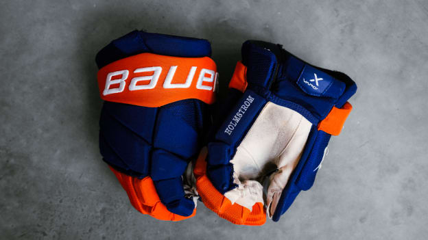 20250723_NYIAUTHENTICS_GLOVES70