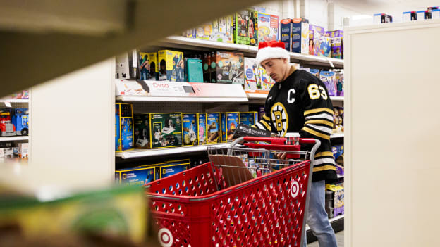 11-29-2023_DLE_Boston Bruins Toy Shopping9
