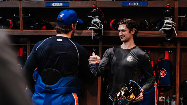 20251211_ANA_NYI_EDITS_WIN_LOCKERROOM-4