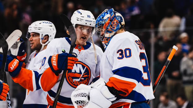 20260129_NYI_NYR_POST_GOALIEHUGS-11