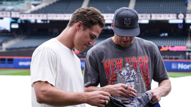 PHOTOS: Anders Lee Throws First Pitch at Mets Game