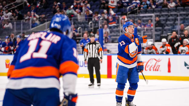 PHOTOS: Islanders 4, Flyers 3