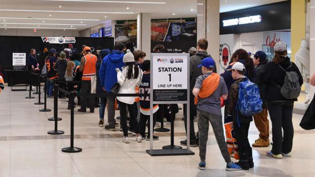 West Edmonton Mall Autograph Session