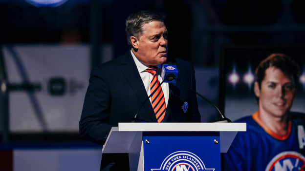 20251213_NYI_TBL_LAFONTAINE_CEREMONY-13