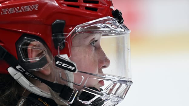 251003IIHFGirlsHockey0044_kdg