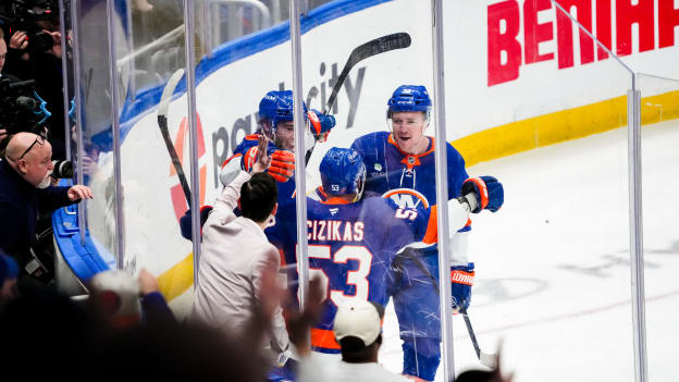 20251209_NYI_VGK_GATCOMB-2