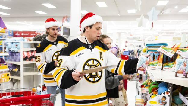 11-08-2024_DLE_Boston Bruins Holiday Toy Shopping23