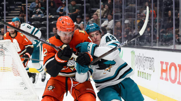 20250929_Sharks_Ducks_Robinson_0573