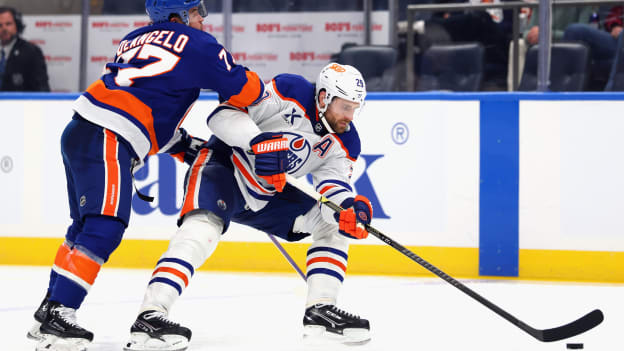 Edmonton Oilers v New York Islanders