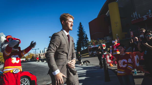 20251011_C_OF_RED_MOMENTS_RED_CARPET_FLAEF8A6000BK