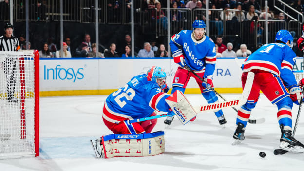 Carolina Hurricanes v New York Rangers