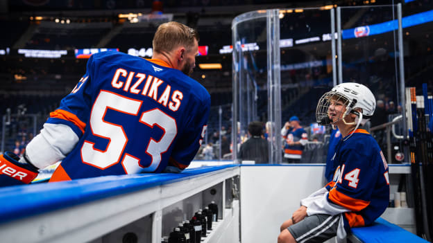 20250929_PREGAME_NYI_NYR_WARMUPS-14