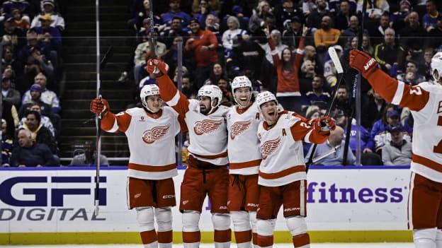 FINAL: Red Wings 5, Blues 2