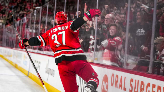 251030_NYIvsCAR_JL200581