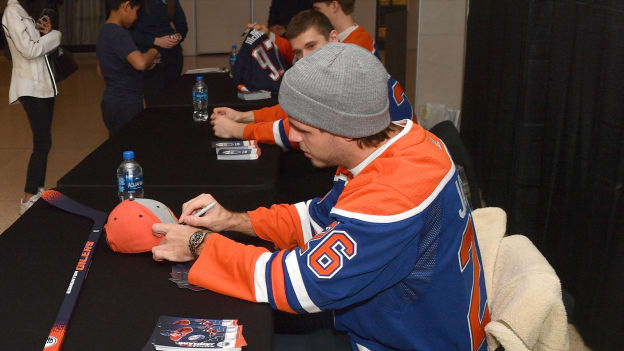 West Edmonton Mall Autograph Session