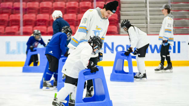 PHOTOS: Islanders Learn to Play