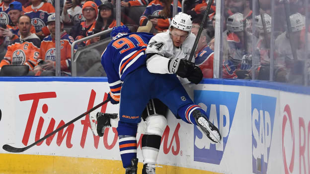 776312032_AD050_Kings_v_Oilers