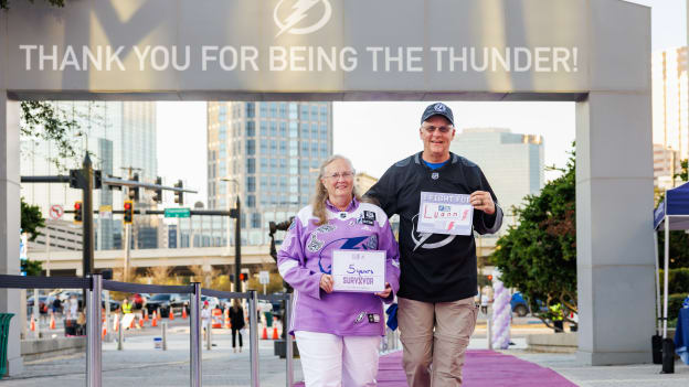 251123TBLvsPHI_HockeyFightsCancer047cbl