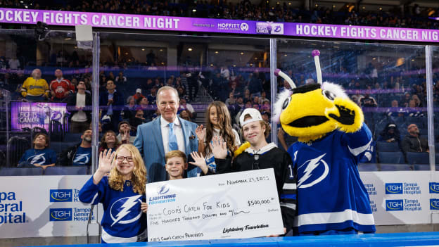 251123TBLvsPHI_HockeyFightsCancer270cbl