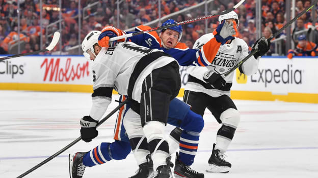 776312032_AD044_Kings_v_Oilers