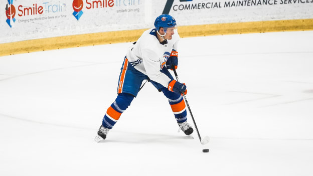 PHOTOS: Islanders Morning Skate Dec. 11