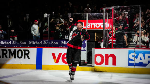 28_250422_CARvsNJD_RD1_GM2_JL106247