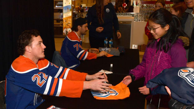 West Edmonton Mall Autograph Session