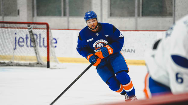 20250919_NYI_TRAININGCAMP_JOHNSTON-07
