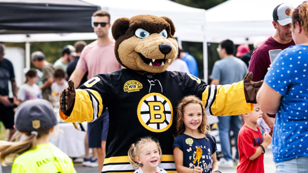 20250906_dle_bruins fan fest fitchburg42