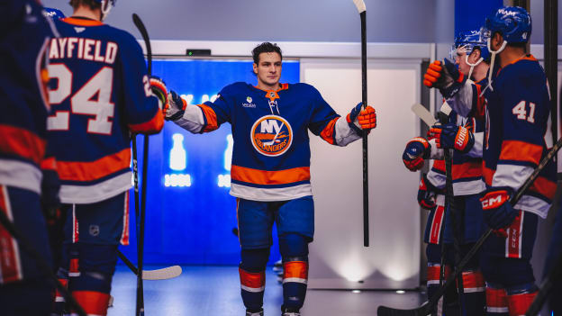 20251227_NYI_NYR_WALKOUTS_WARMUPS-16