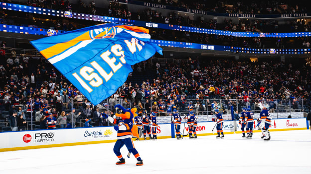 20251016_ NYI_EDM_WARMUP-44