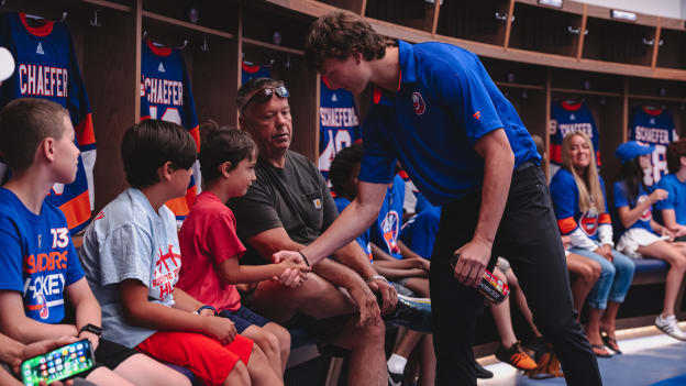 20250804_SCHAEFER_JERSEY_REVEAL_LOCKERROOM_BATCH1-40