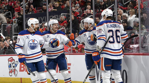 Edmonton Oilers v Chicago Blackhawks