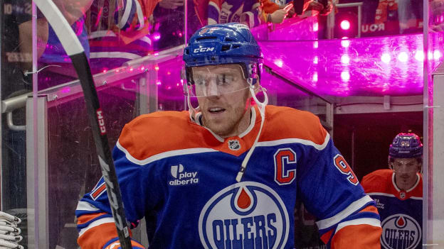 776312032_AD025_Kings_v_Oilers
