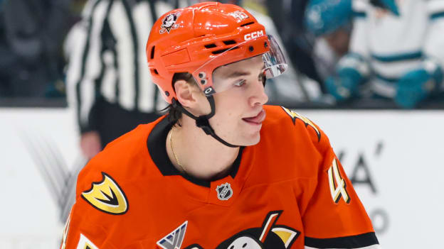 20250929_Sharks_Ducks_Robinson_0173