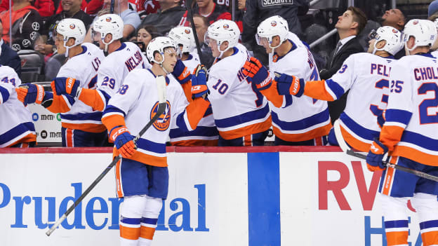 PHOTOS: Islanders 4, Devils 2