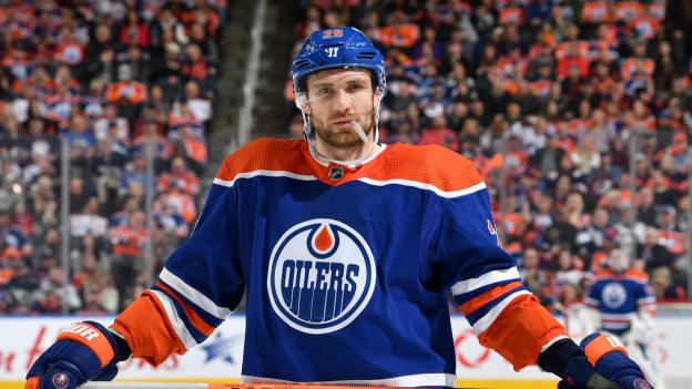 GALLERY: Oilers vs. Avalanche