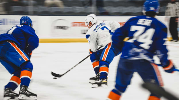 20250919_NYI_TRAININGCAMP_JOHNSTON-41