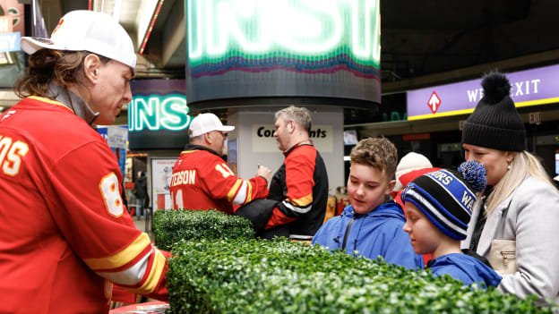 20251206_CGY_vs_UTA_FLA0234_JP