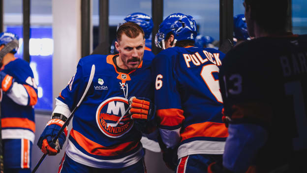20251227_NYI_NYR_WALKOUTS_WARMUPS-24