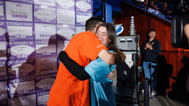 251123TBLvsPHI_HockeyFightsCancer331cbl