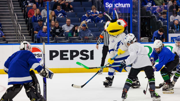 251116TBLvVAN_MilitaryAppreciation561cbl