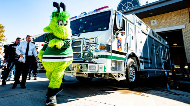 Frisco Fire Department unveils Stars-themed fire truck