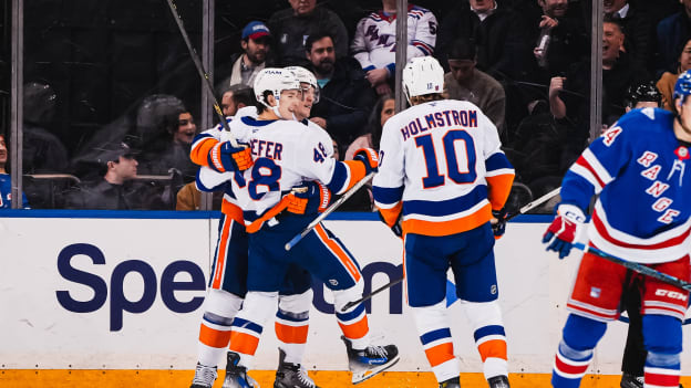 20260129_NYI_NYR_p2_goal_schaefer-3