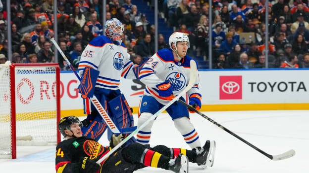 Edmonton Oilers v Vancouver Canucks